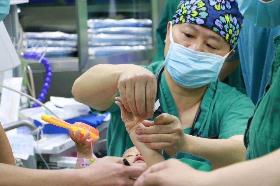 容县妇婴监护型护送