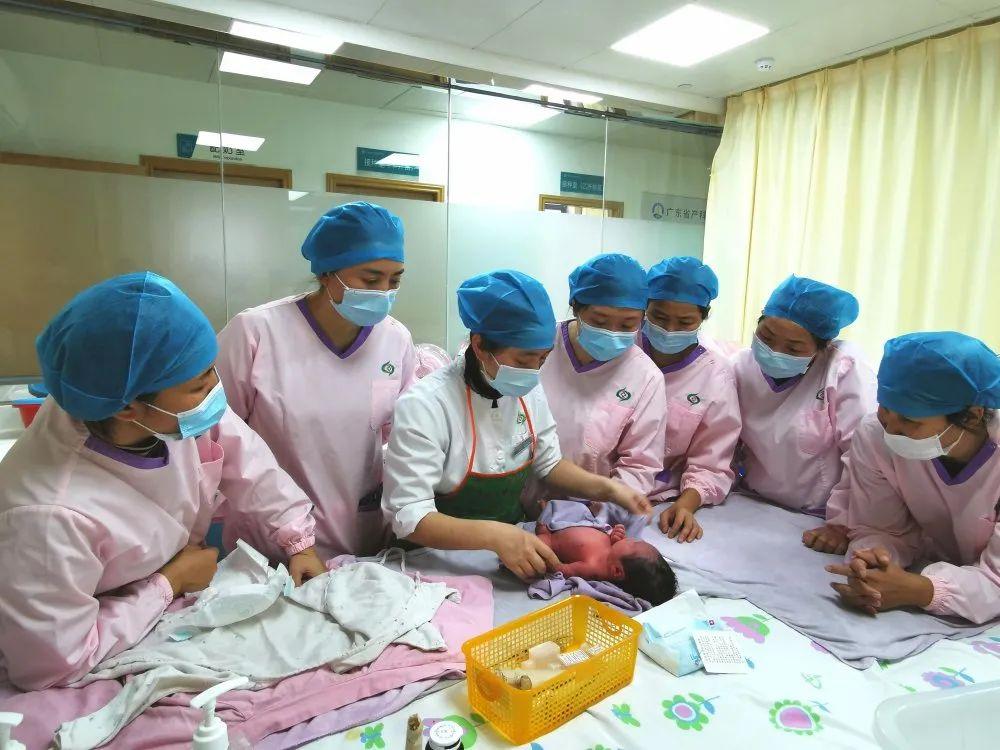容县妇婴监护型护送